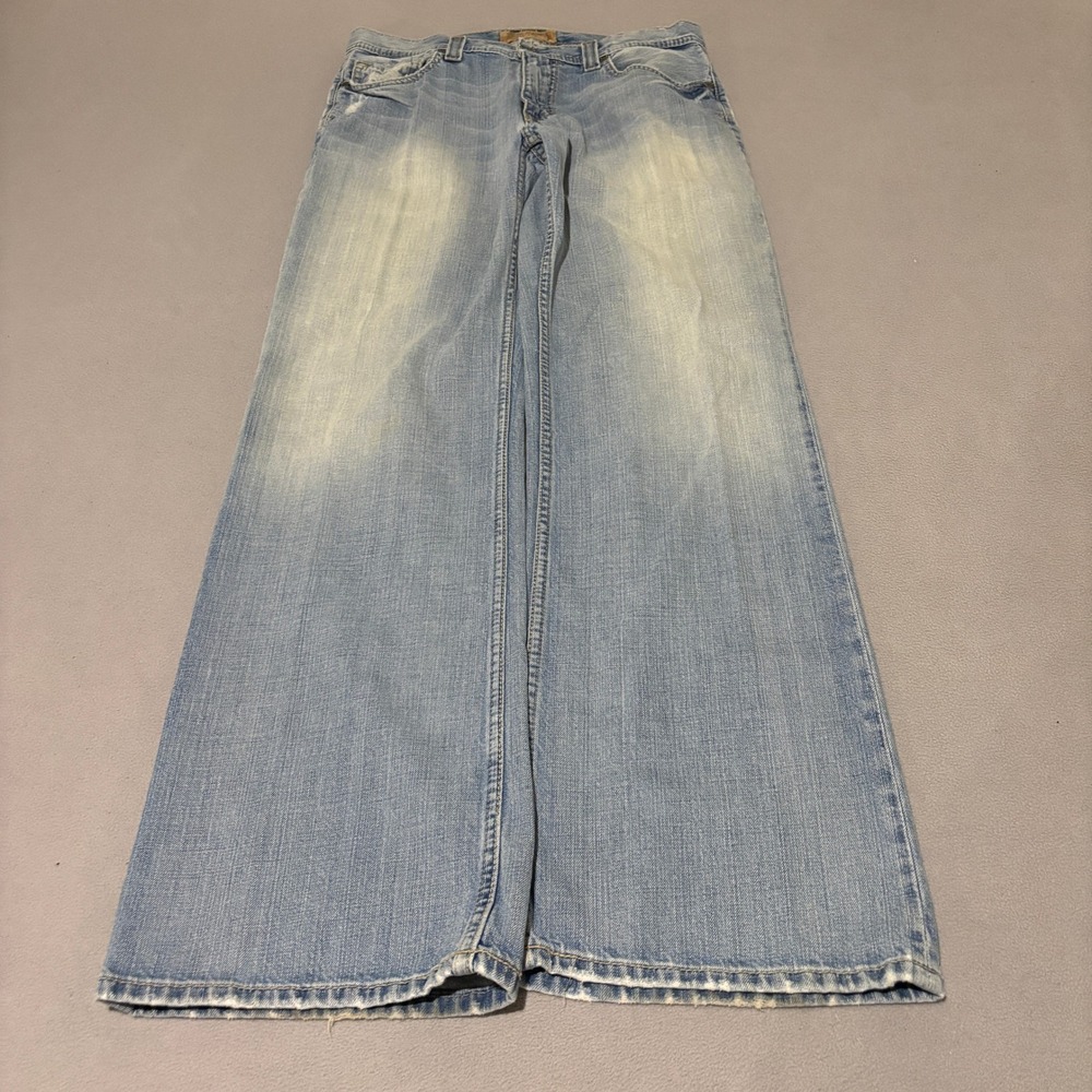 BKE Tyler Buckle Mens Relaxed Fit 32x32 Light Wash Distressed Wide Leg Jeans